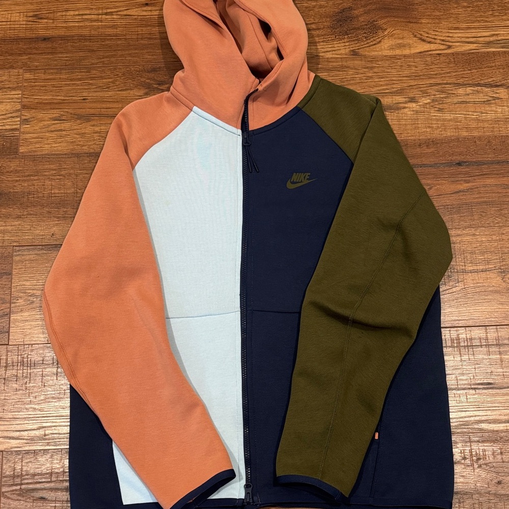Men’s 4 Color Nike Tech Fleece sz: Large